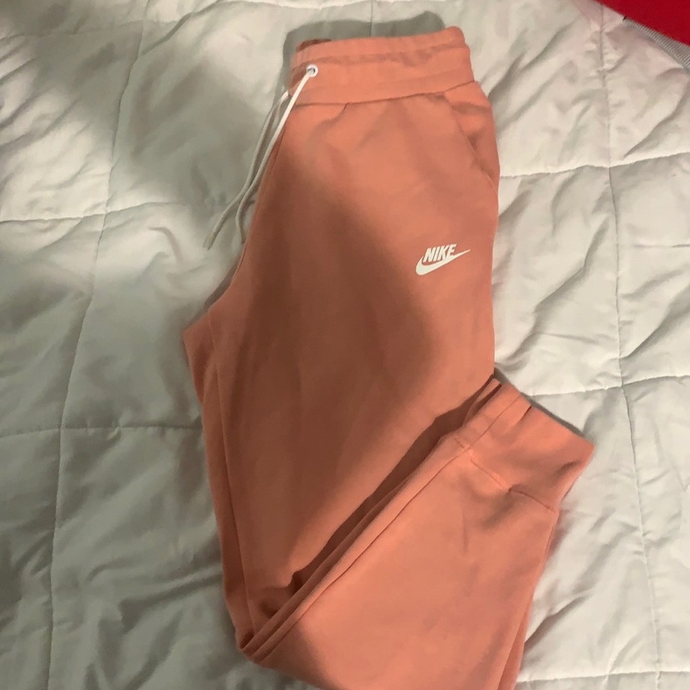 Pink nike sweats/joggers  super cute ! In the size Small